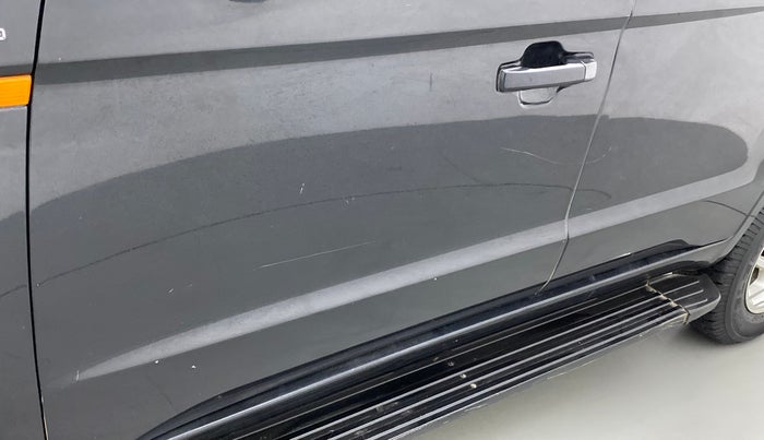 2016 Mahindra TUV300 T8, Diesel, Manual, 58,143 km, Front passenger door - Minor scratches