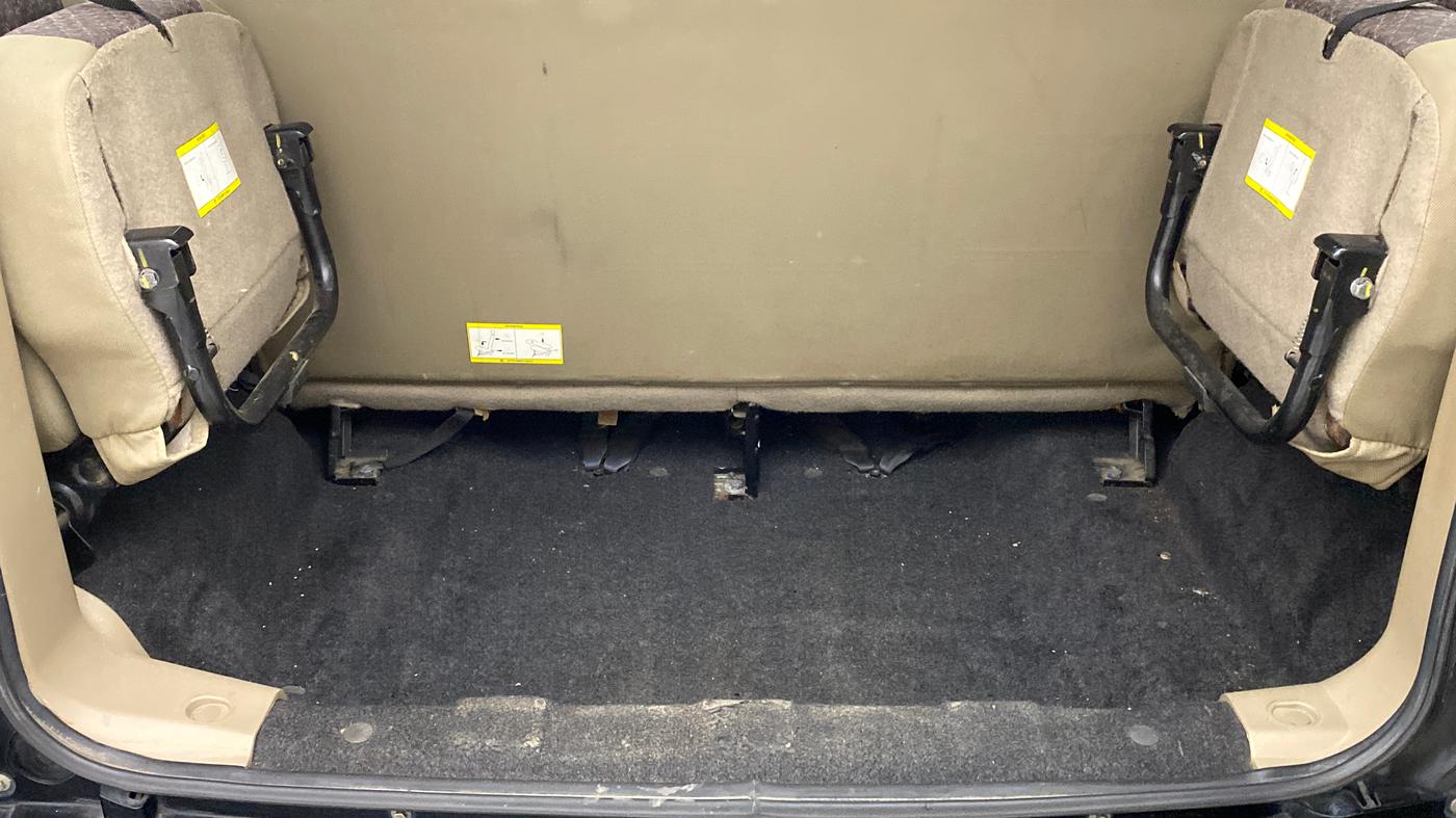 2016 Mahindra TUV300 T8, Diesel, Manual, 58,143 km, Boot Inside