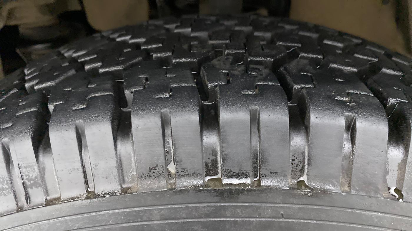 2016 Mahindra TUV300 T8, Diesel, Manual, 58,143 km, Left Front Tyre Tread