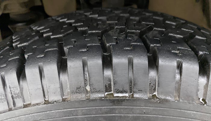2016 Mahindra TUV300 T8, Diesel, Manual, 58,143 km, Left Front Tyre Tread