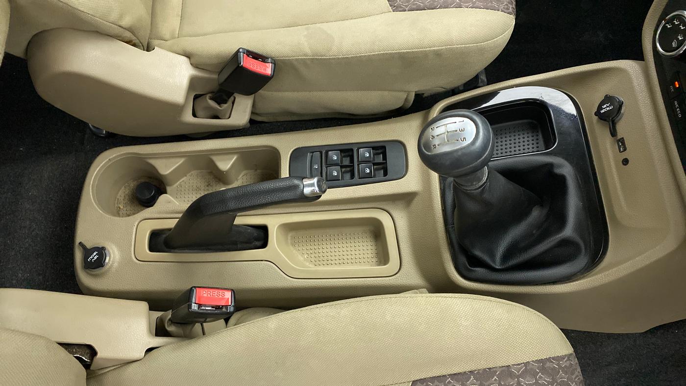 2016 Mahindra TUV300 T8, Diesel, Manual, 58,143 km, Gear Lever