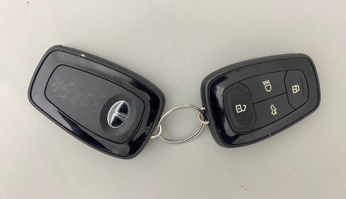 2018 Tata NEXON XZ PLUS PETROL, Petrol, Manual, 55,652 km, Key Close Up