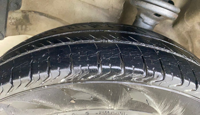 2017 Maruti Wagon R 1.0 LXI CNG, CNG, Manual, 41,573 km, Left Front Tyre Tread