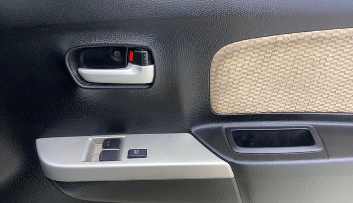 2017 Maruti Wagon R 1.0 LXI CNG, CNG, Manual, 41,573 km, Driver Side Door Panels Control