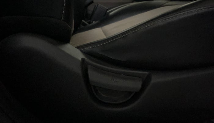 2019 Hyundai Grand i10 SPORTZ 1.2 KAPPA VTVT, Petrol, Manual, 61,267 km, Driver Side Adjustment Panel