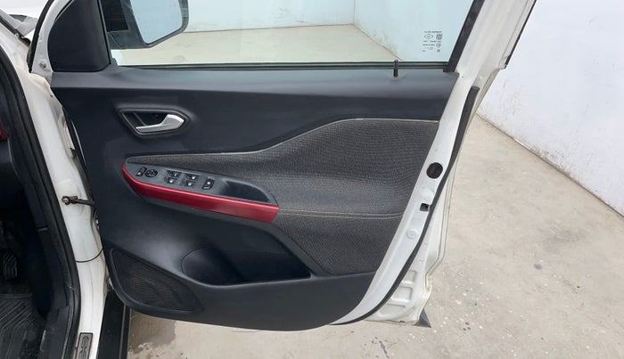 2022 Nissan MAGNITE XV MT, Petrol, Manual, 47,465 km, Driver Side Door Panels Control