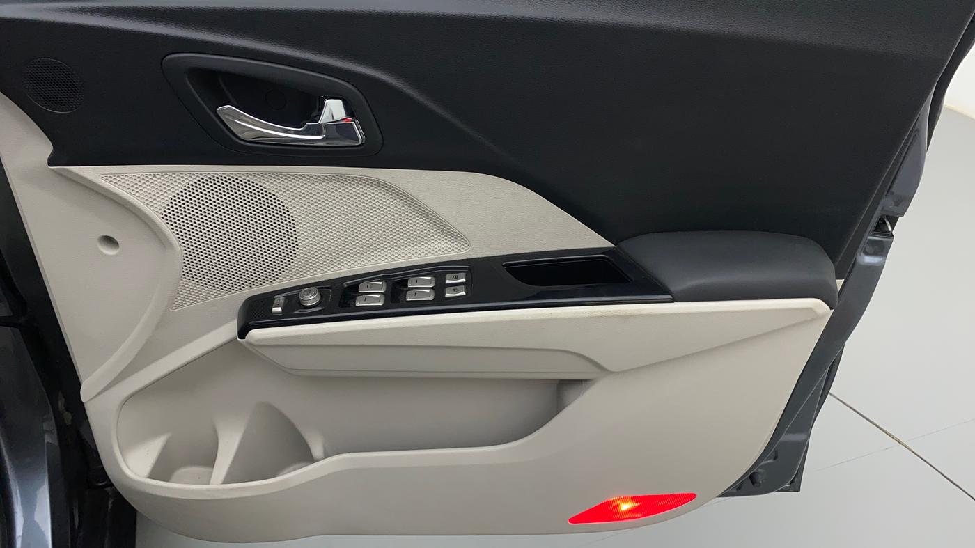 2021 Mahindra XUV300 1.2 W8 OPT, Petrol, Manual, 9,320 km, Driver Side Door Panels Control