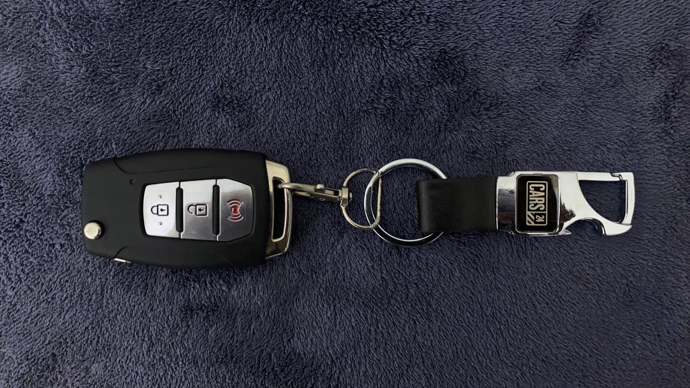 2021 Mahindra XUV300 1.2 W8 OPT, Petrol, Manual, 9,320 km, Key Close Up