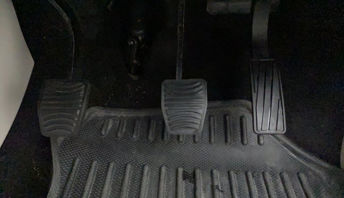 2021 Mahindra XUV300 1.2 W8 OPT, Petrol, Manual, 9,320 km, Pedals