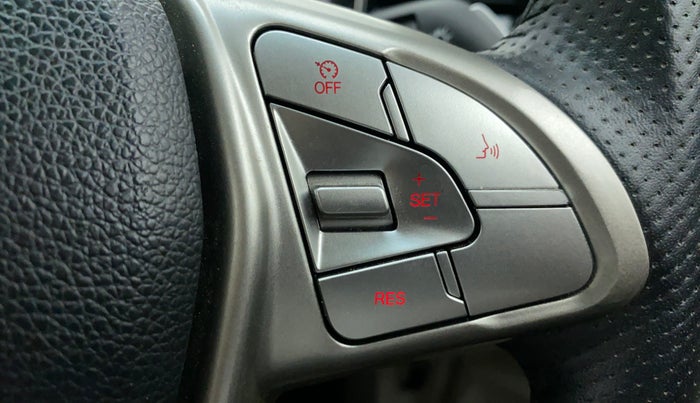 2021 Mahindra XUV300 1.2 W8 OPT, Petrol, Manual, 9,320 km, Adaptive Cruise Control