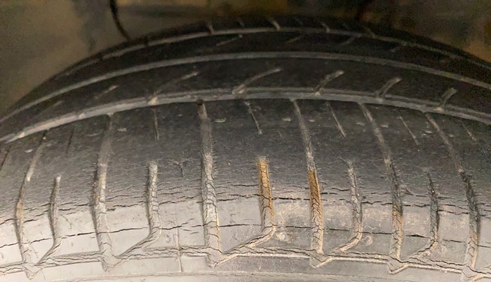 2018 Hyundai Elite i20 ASTA 1.2 (O), Petrol, Manual, 35,602 km, Left Front Tyre Tread