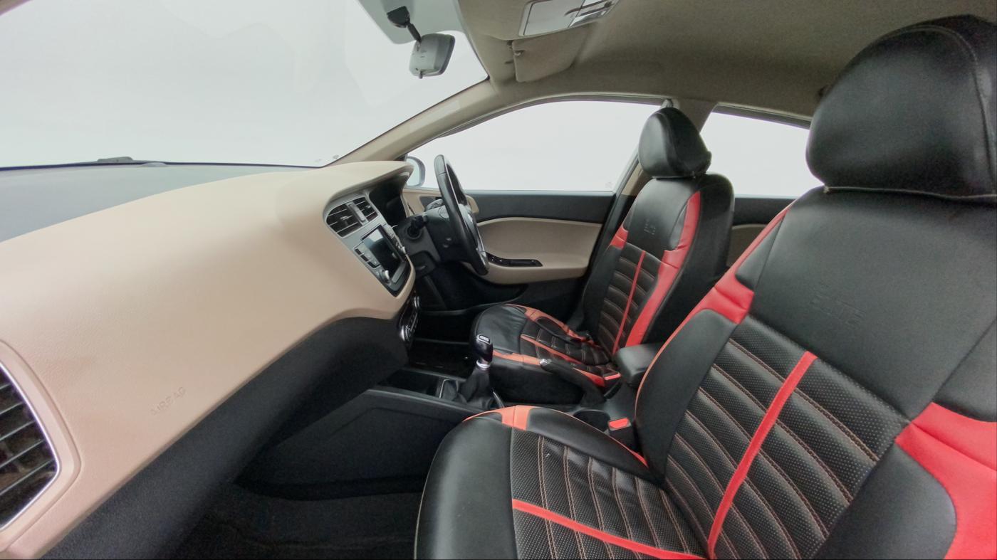 2018 Hyundai Elite i20 ASTA 1.2 (O), Petrol, Manual, 35,602 km, Right Side Front Door Cabin