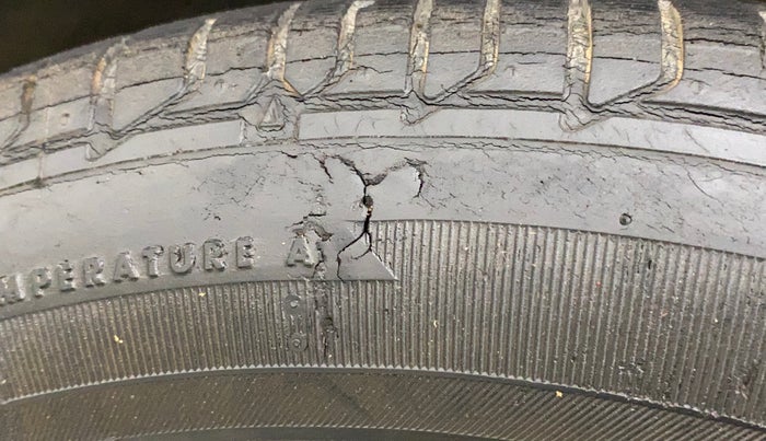 2018 Hyundai Elite i20 ASTA 1.2 (O), Petrol, Manual, 35,602 km, Left front tyre - Minor crack