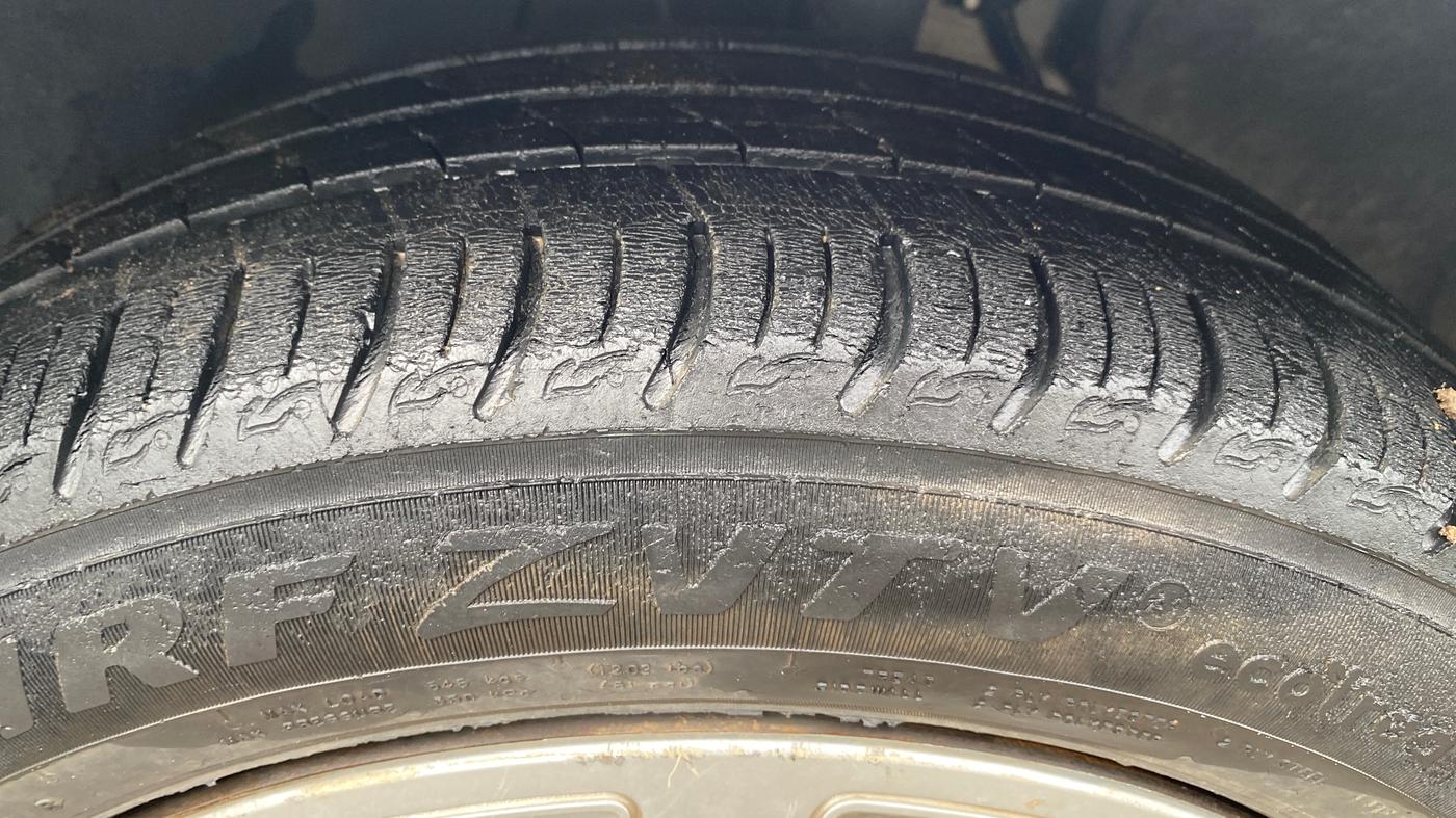 2021 Tata ALTROZ XM PLUS PETROL, Petrol, Manual, 37,474 km, Right Front Tyre Tread