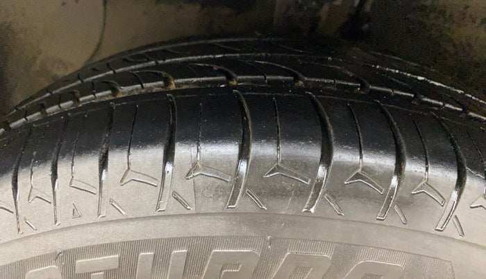2015 Hyundai Grand i10 ASTA 1.1 CRDI, Diesel, Manual, 60,077 km, Left Front Tyre Tread