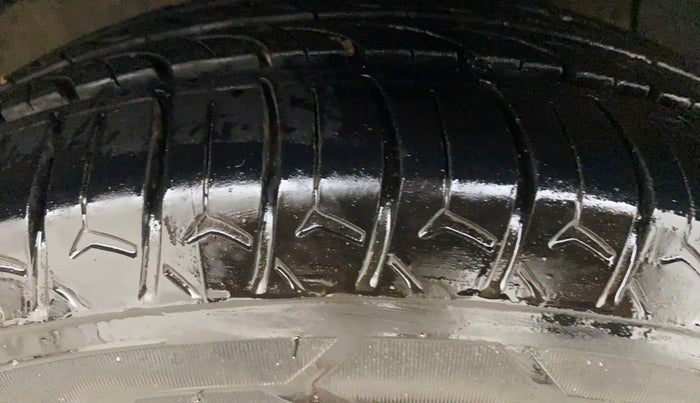 2015 Hyundai Grand i10 ASTA 1.1 CRDI, Diesel, Manual, 60,077 km, Right Front Tyre Tread