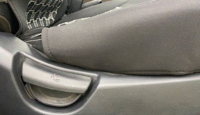 2016 Hyundai Grand i10 MAGNA AT 1.2 KAPPA VTVT, CNG, Automatic, 88,567 km, Driver Side Adjustment Panel