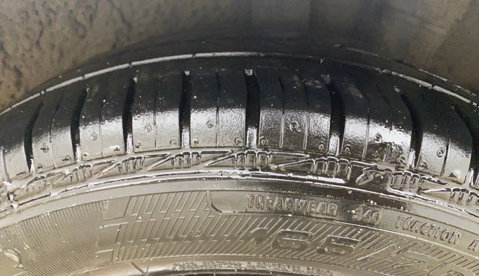 2016 Hyundai Grand i10 MAGNA AT 1.2 KAPPA VTVT, CNG, Automatic, 88,567 km, Left Rear Tyre Tread