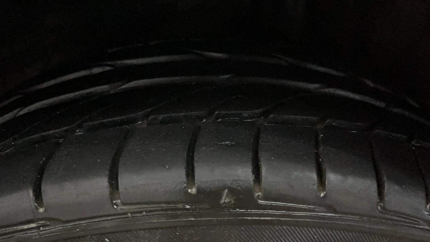 2014 Ford Ecosport TITANIUM 1.0L ECOBOOST, Petrol, Manual, 1,42,995 km, Left Rear Tyre Tread