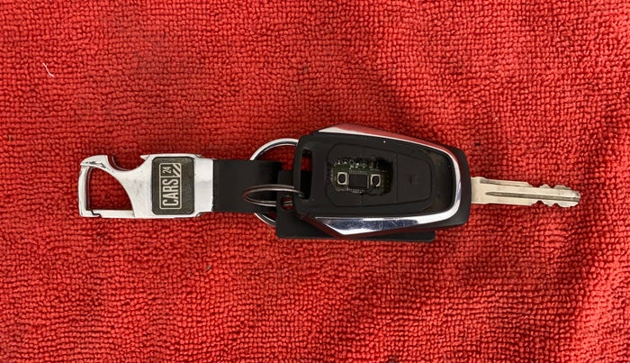 2018 Mahindra KUV 100 NXT K8 P 6 STR, Petrol, Manual, 9,342 km, Key Close Up