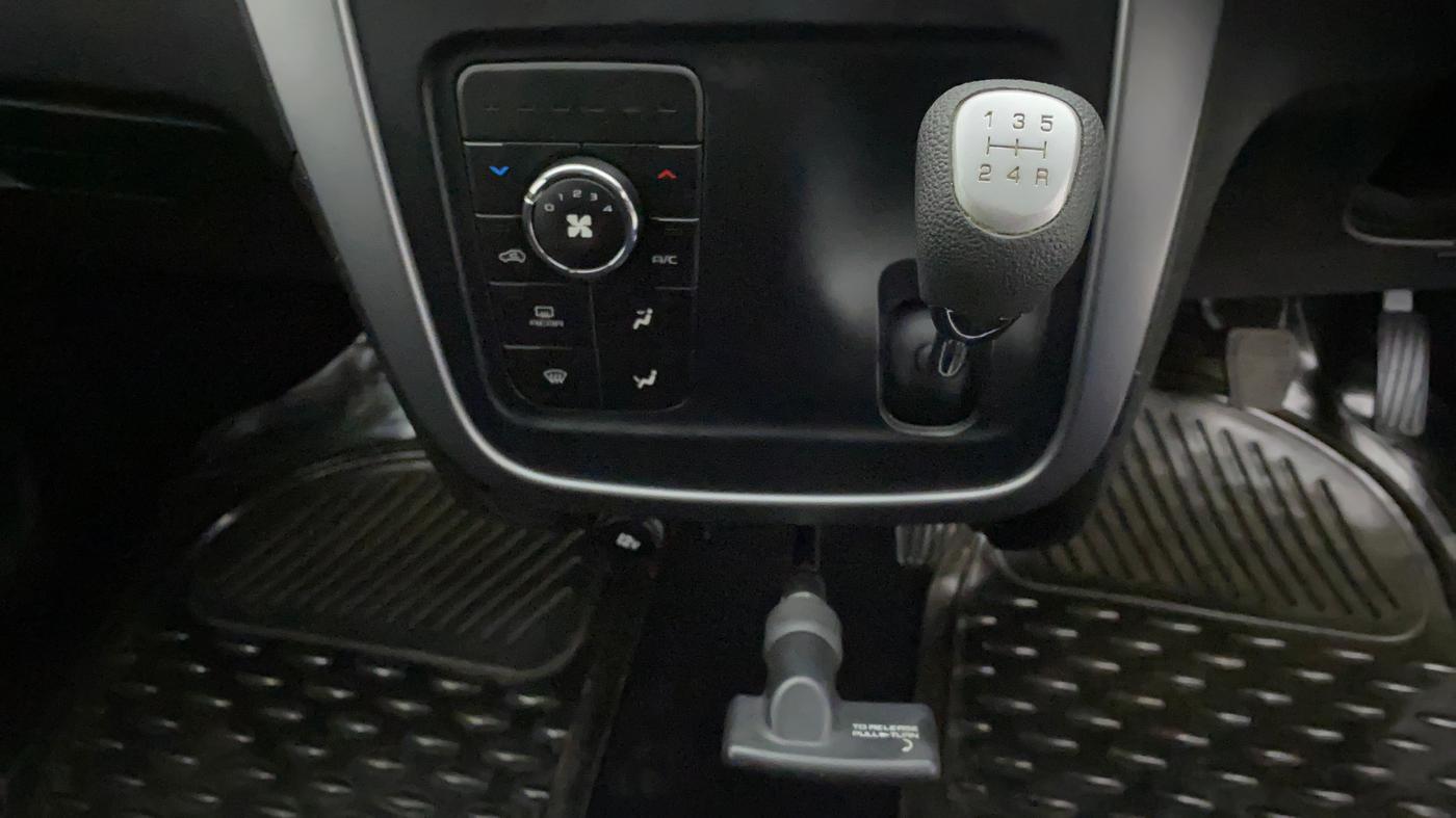 2018 Mahindra KUV 100 NXT K8 P 6 STR, Petrol, Manual, 9,342 km, Gear Lever