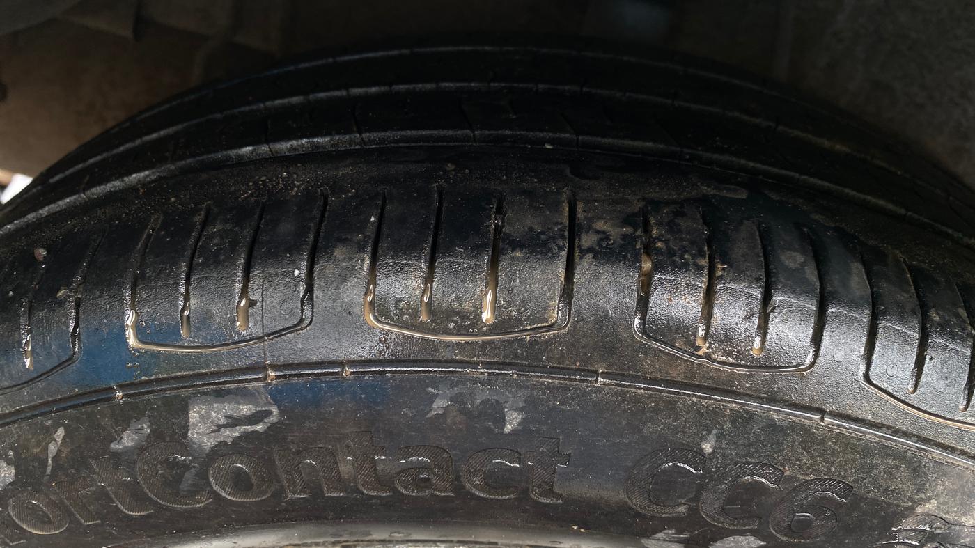 2015 Tata Zest XT PETROL, Petrol, Manual, 1,20,459 km, Right Rear Tyre Tread