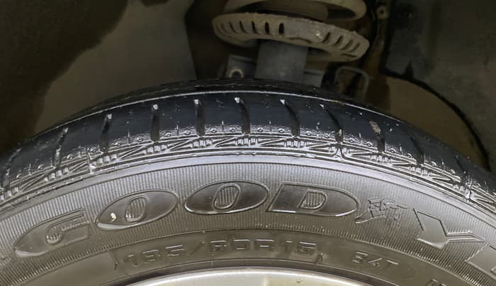 2016 Volkswagen Ameo HIGHLINE1.2L, Petrol, Manual, 41,933 km, Left Front Tyre Tread