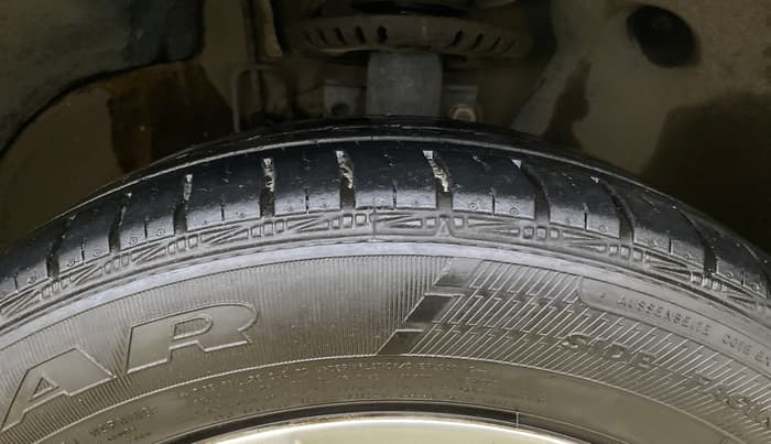 2016 Volkswagen Ameo HIGHLINE1.2L, Petrol, Manual, 41,933 km, Right Front Tyre Tread