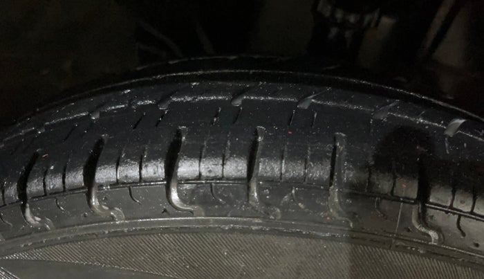 2018 Renault Kwid RXT 1.0 AMT (O), Petrol, Automatic, 19,064 km, Right Front Tyre Tread