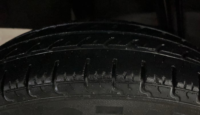 2018 Renault Kwid RXT 1.0 AMT (O), Petrol, Automatic, 19,064 km, Right Rear Tyre Tread