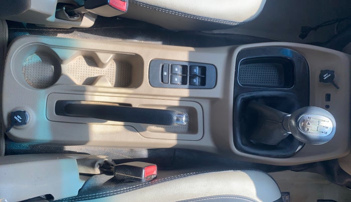 2017 Mahindra TUV300 T8, Diesel, Manual, 65,765 km, Gear Lever