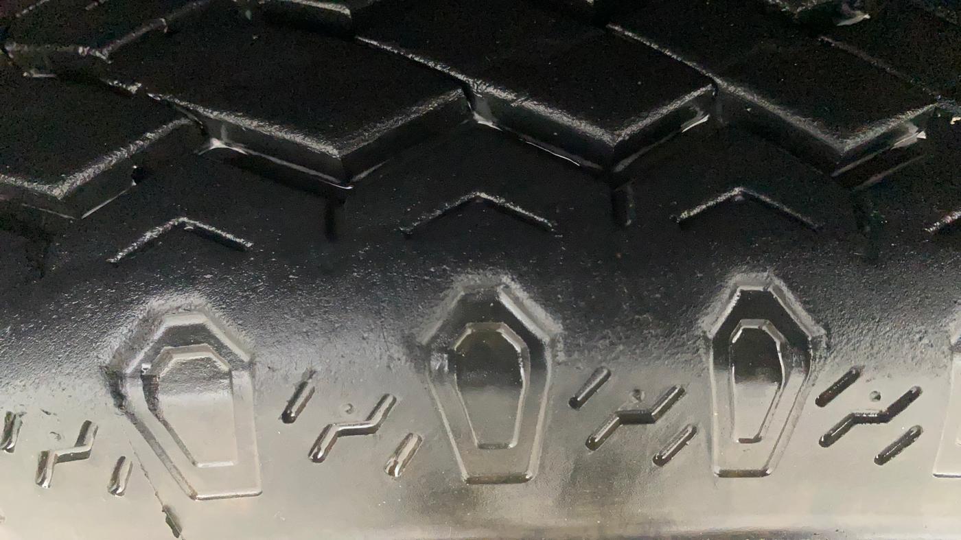 2017 Mahindra TUV300 T8, Diesel, Manual, 65,765 km, Left Front Tyre Tread