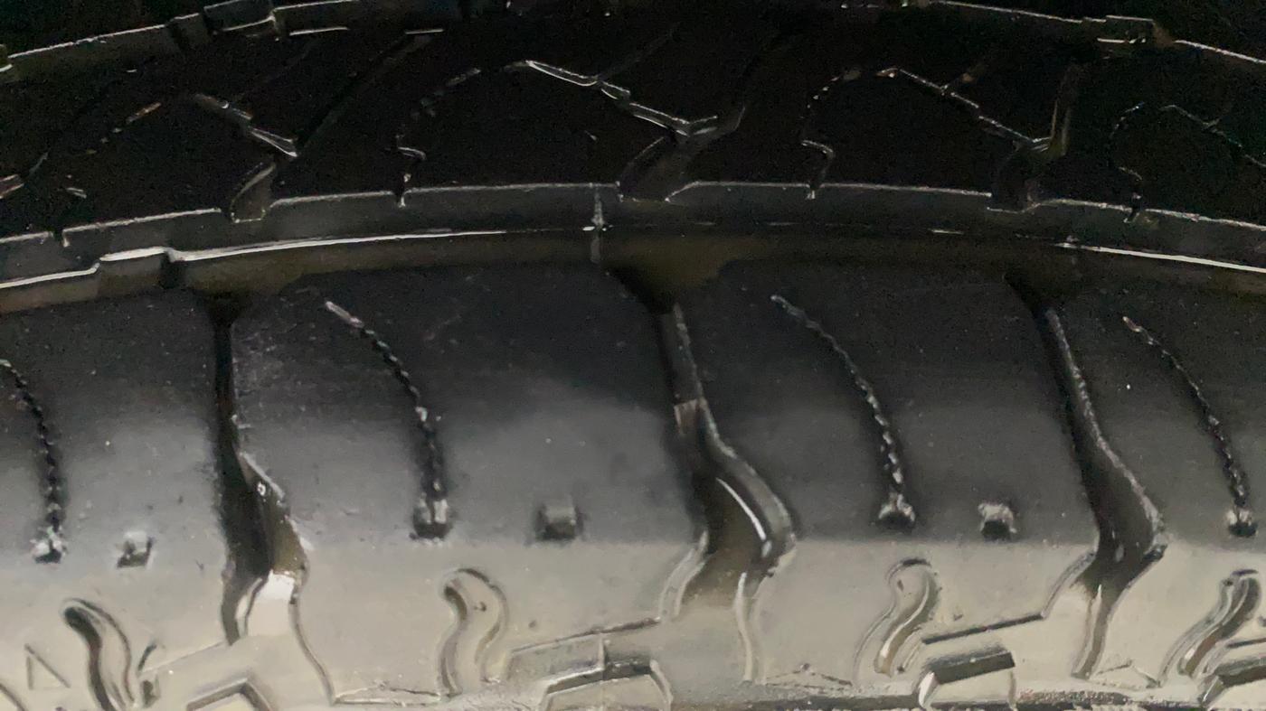 2017 Mahindra TUV300 T8, Diesel, Manual, 65,765 km, Left Rear Tyre Tread