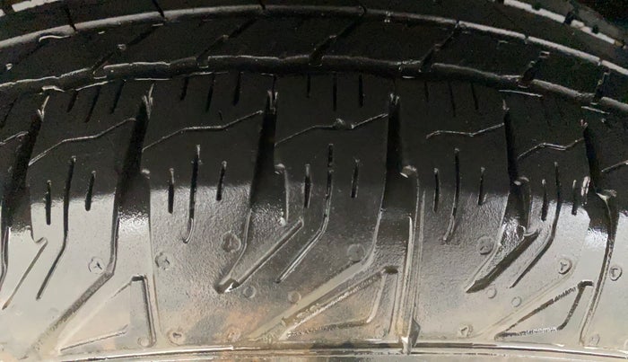 2017 Mahindra TUV300 T8, Diesel, Manual, 65,765 km, Right Rear Tyre Tread