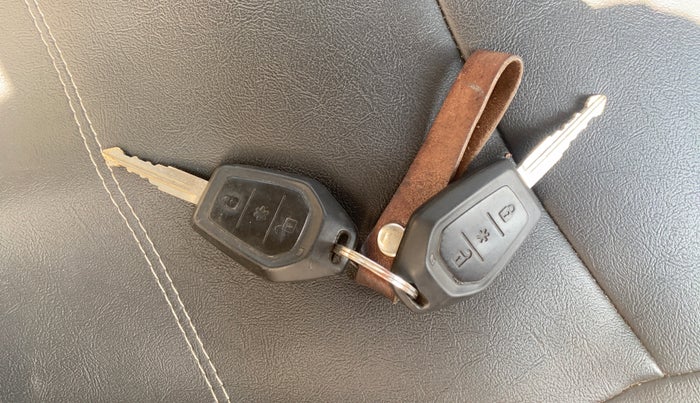 2017 Mahindra TUV300 T8, Diesel, Manual, 65,765 km, Key Close Up