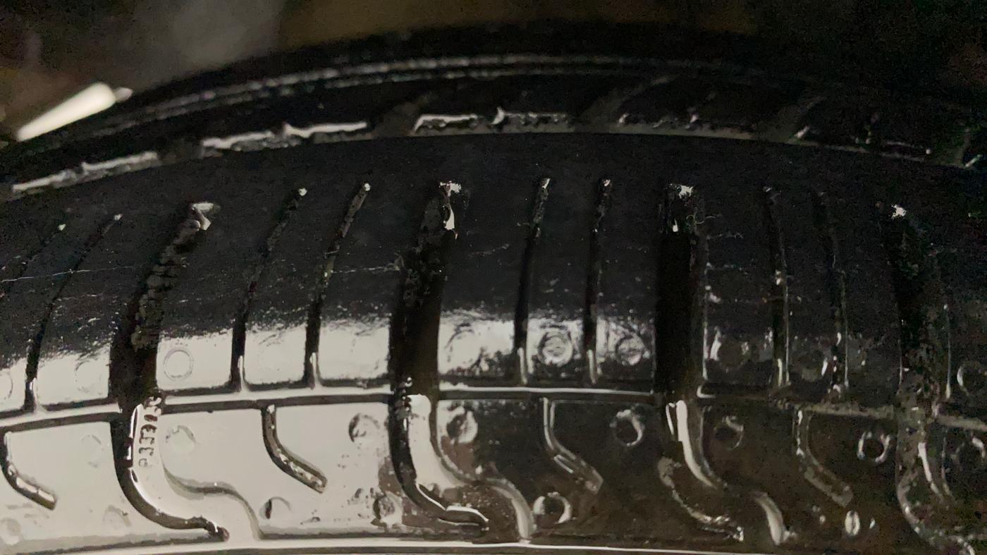 2011 Hyundai Eon SPORTZ, Petrol, Manual, 34,075 km, Left Front Tyre Tread