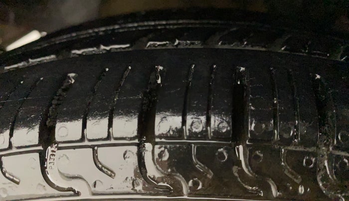 2011 Hyundai Eon SPORTZ, Petrol, Manual, 34,075 km, Left Front Tyre Tread