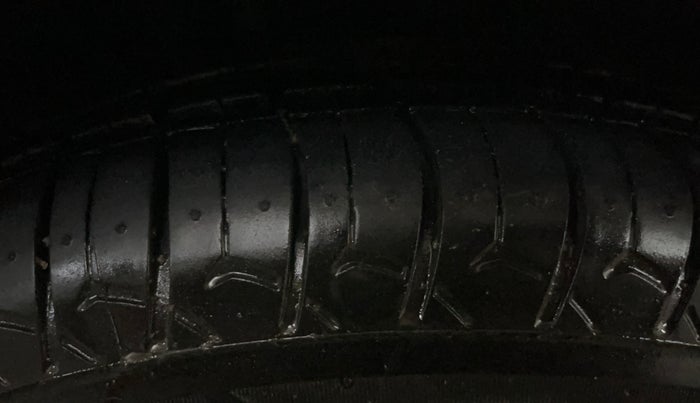 2014 Hyundai i10 SPORTZ 1.2, Petrol, Manual, 35,672 km, Right Front Tyre Tread