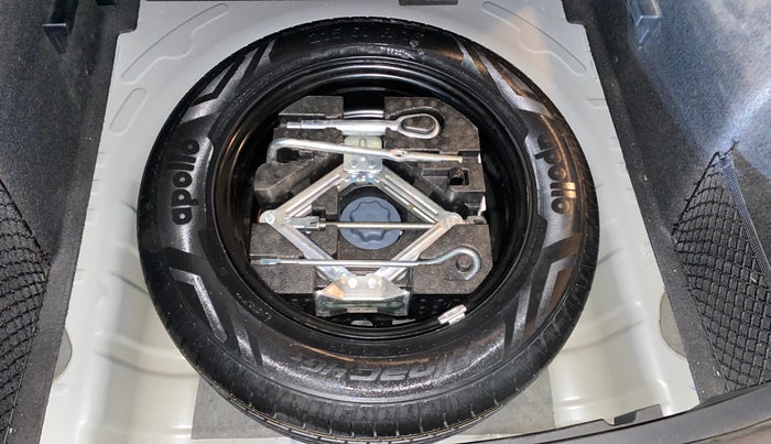 2022 MG ASTOR SAVVY 1.5 CVT S RED, Petrol, Automatic, 13,675 km, Spare Tyre