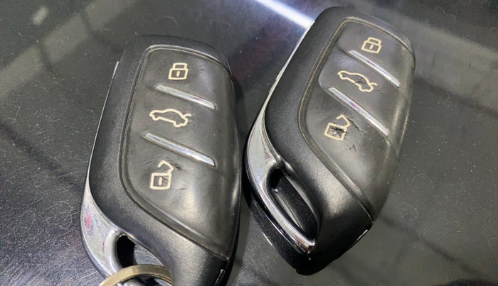 2022 MG ASTOR SAVVY 1.5 CVT S RED, Petrol, Automatic, 13,675 km, Key Close Up