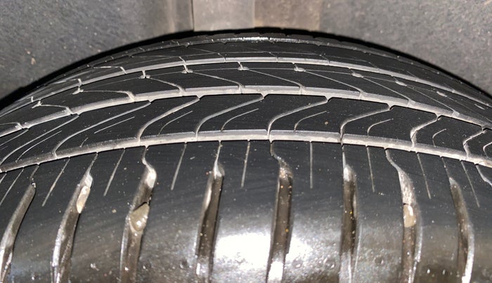 2022 MG ASTOR SAVVY 1.5 CVT S RED, Petrol, Automatic, 13,675 km, Right Rear Tyre Tread