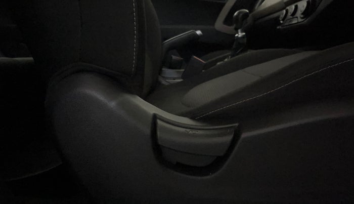 2017 Hyundai Creta E PLUS 1.6 PETROL, Petrol, Manual, 30,258 km, Driver Side Adjustment Panel