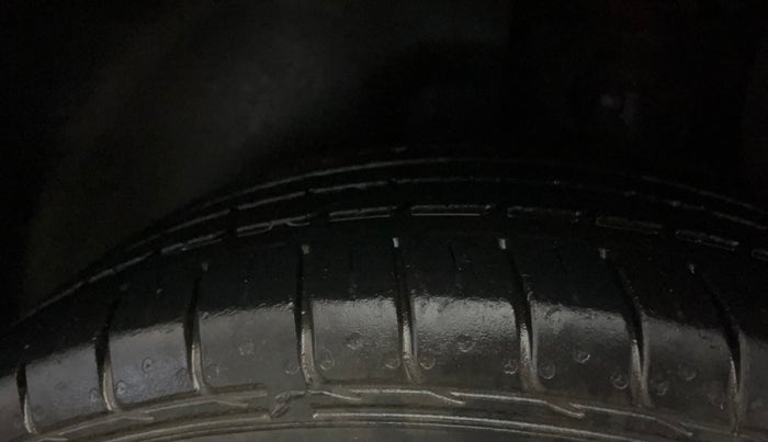 2017 Hyundai Creta E PLUS 1.6 PETROL, Petrol, Manual, 30,258 km, Left Rear Tyre Tread