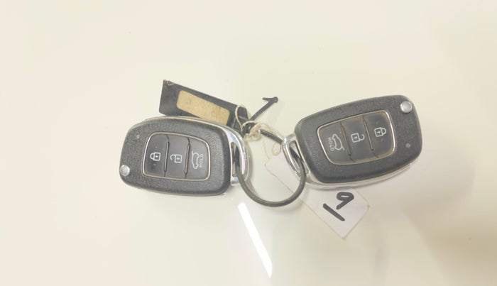 2017 Hyundai Creta E PLUS 1.6 PETROL, Petrol, Manual, 30,258 km, Key Close Up