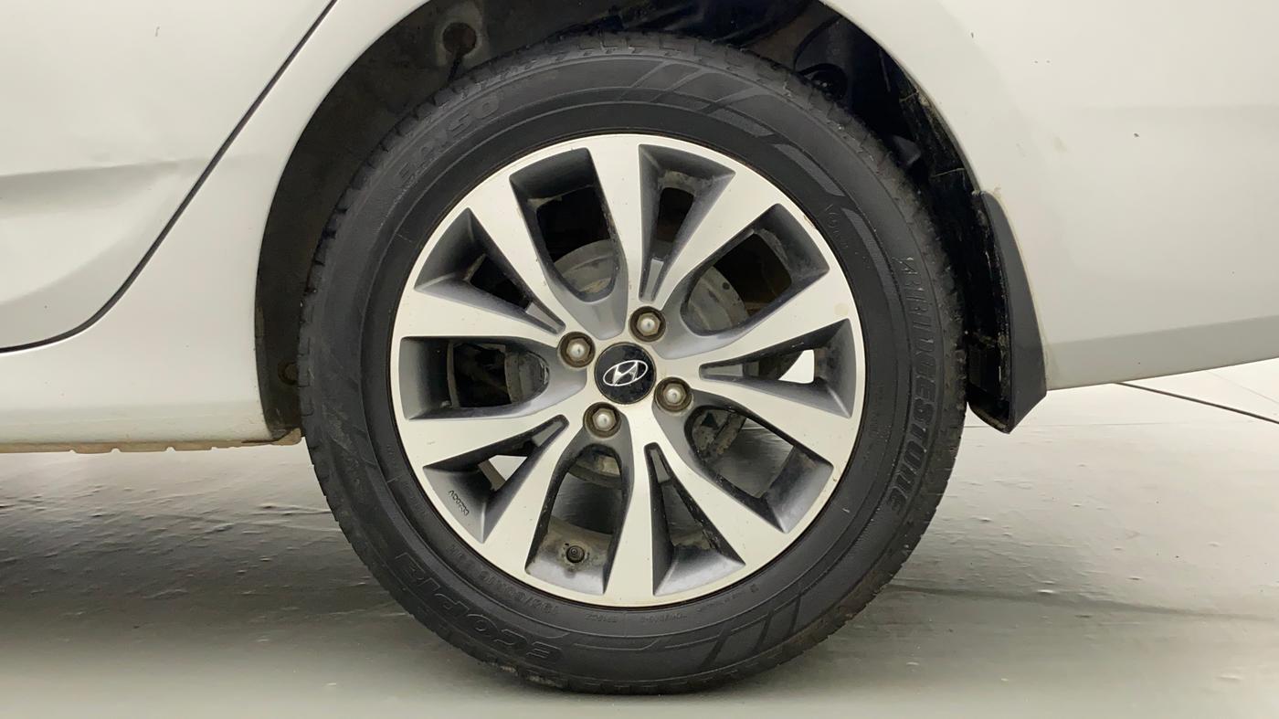 2015 Hyundai Verna FLUIDIC 4S 1.6 VTVT S(O), Petrol, Manual, 47,960 km, Left Rear Wheel