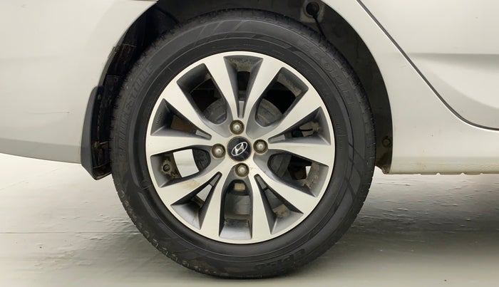 2015 Hyundai Verna FLUIDIC 4S 1.6 VTVT S(O), Petrol, Manual, 47,960 km, Right Rear Wheel