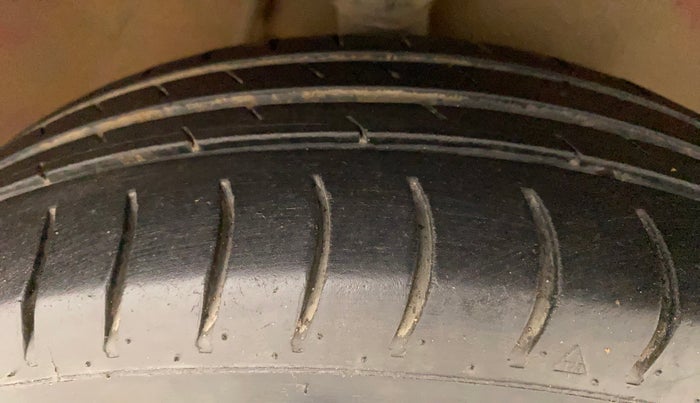 2015 Maruti Alto 800 LXI, Petrol, Manual, 1,02,992 km, Right Front Tyre Tread