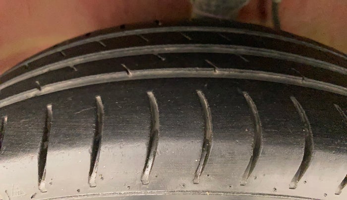 2015 Maruti Alto 800 LXI, Petrol, Manual, 1,02,992 km, Left Front Tyre Tread