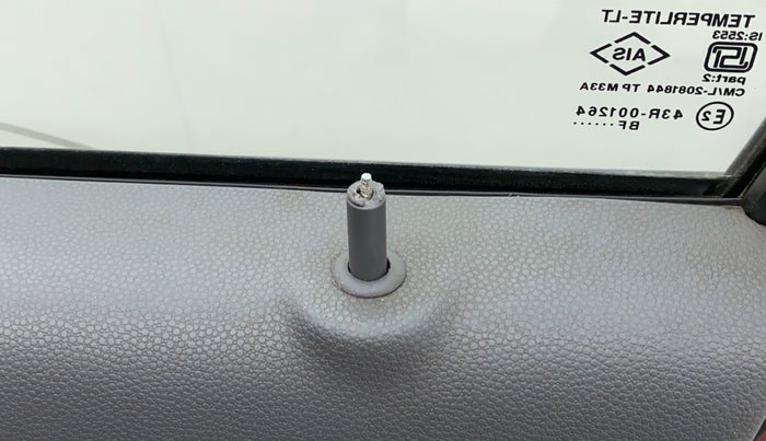 2015 Maruti Alto 800 LXI, Petrol, Manual, 1,02,992 km, Lock system - Door lock knob has minor damage