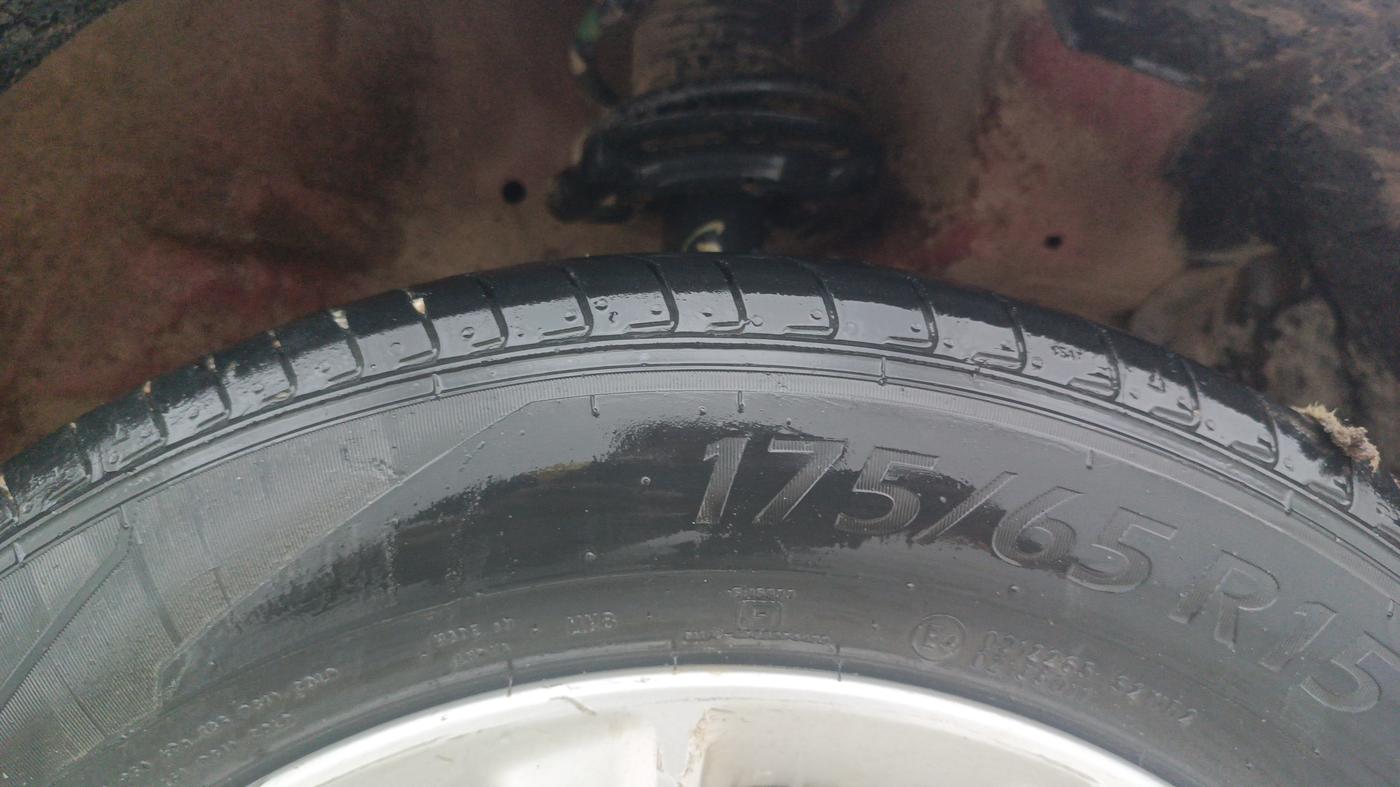 2016 Maruti Swift Dzire ZXI, Petrol, Manual, 57,081 km, Right Front Tyre Tread